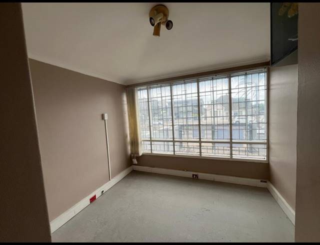 BUSINESS PROPERTY TO RENT IN MILL PARK